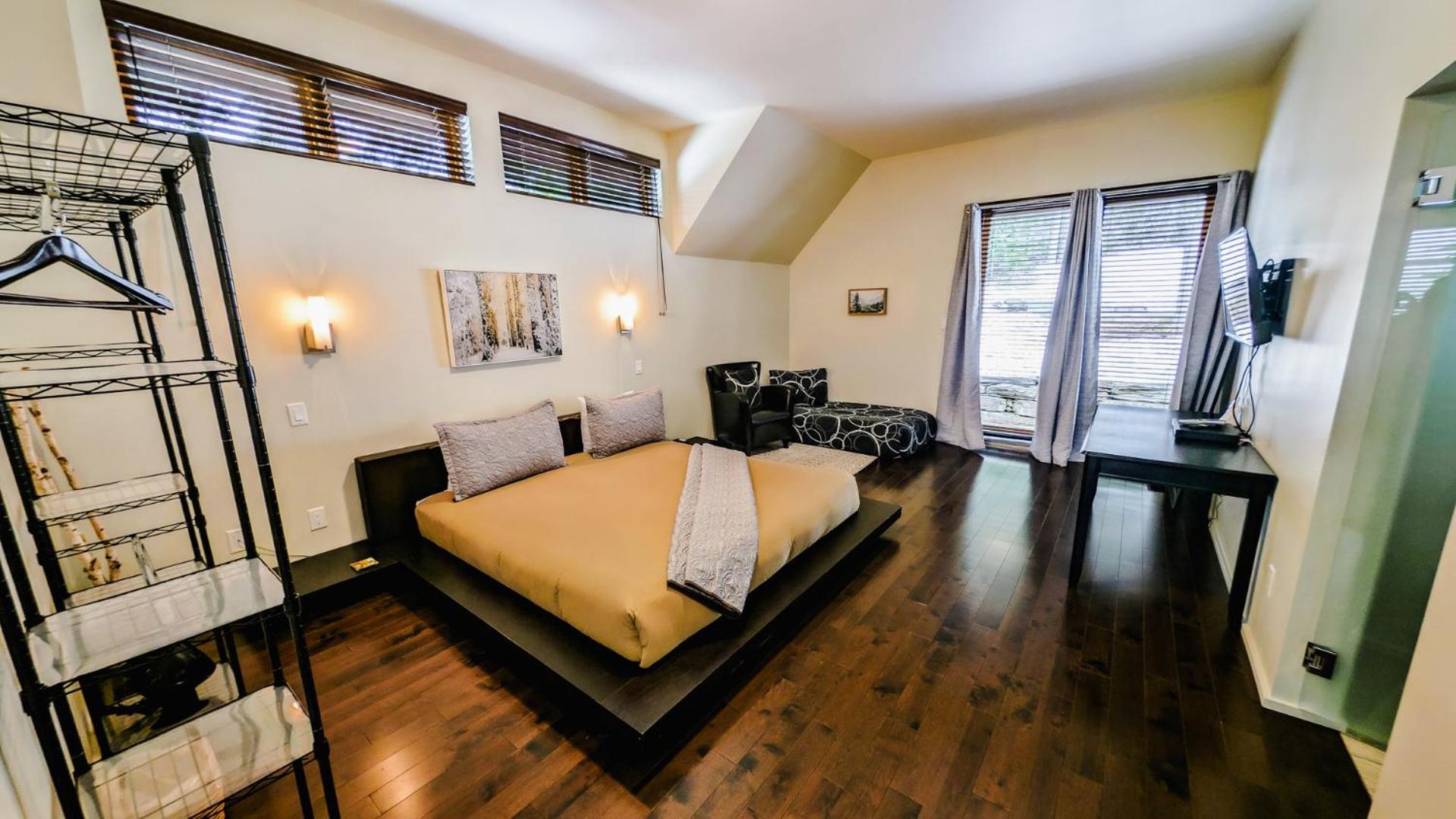 Lush Mountain Accommodations Голден Экстерьер фото