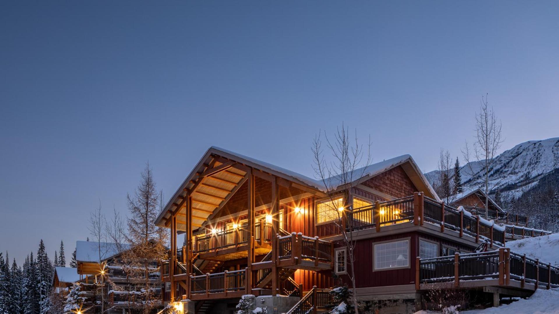 Lush Mountain Accommodations Голден Экстерьер фото