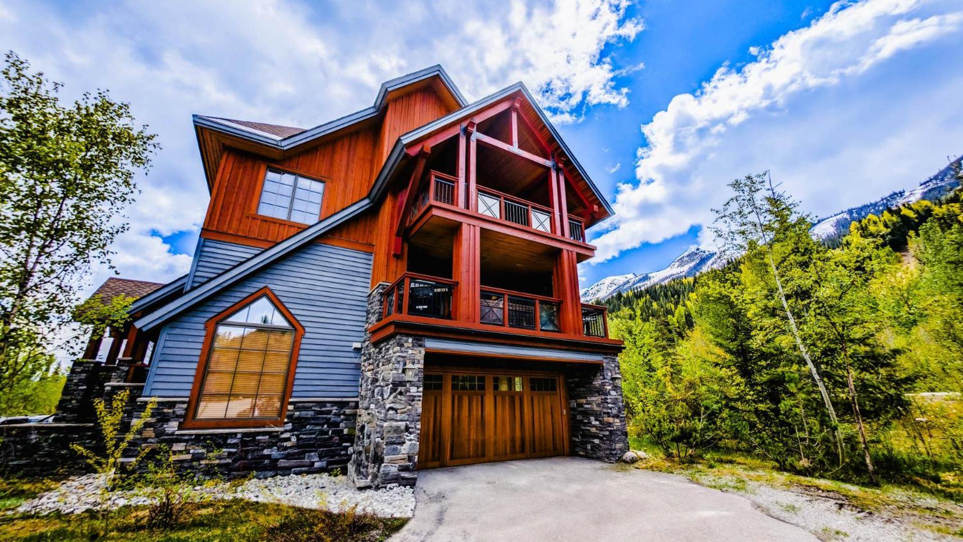 Lush Mountain Accommodations Голден Экстерьер фото